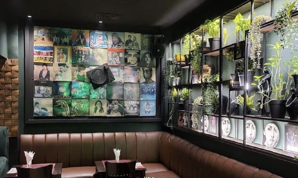 The vinyl wall and the plant shelves in the BAZ'ART lounge